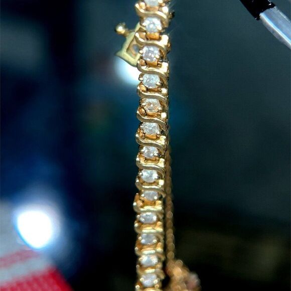 Gorgeous 14K Gold Diamond Tennis Bracelet - Picture 4 of 10